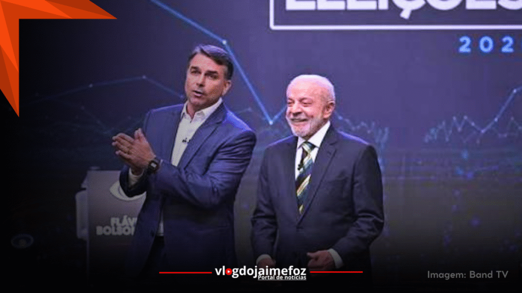 Debate na Band vira duelo de acusações entre Lula e Flávio Bolsonaro a uma semana da eleição